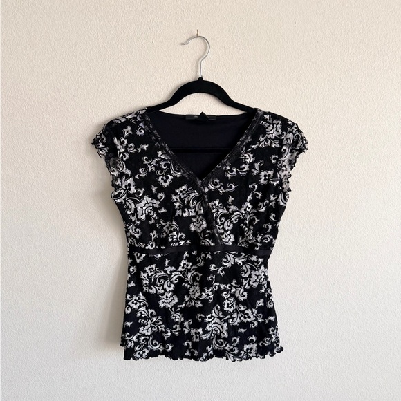 Black and White Lace Floral Top - Picture 1 of 6